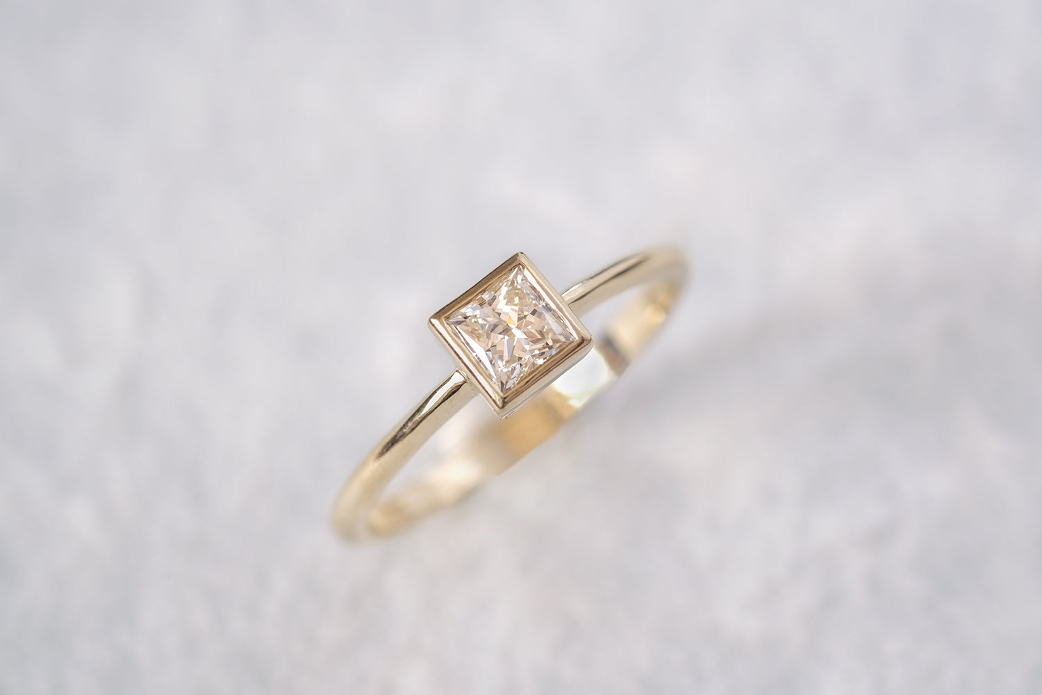 טבעת אירוסין זהב פרינסס