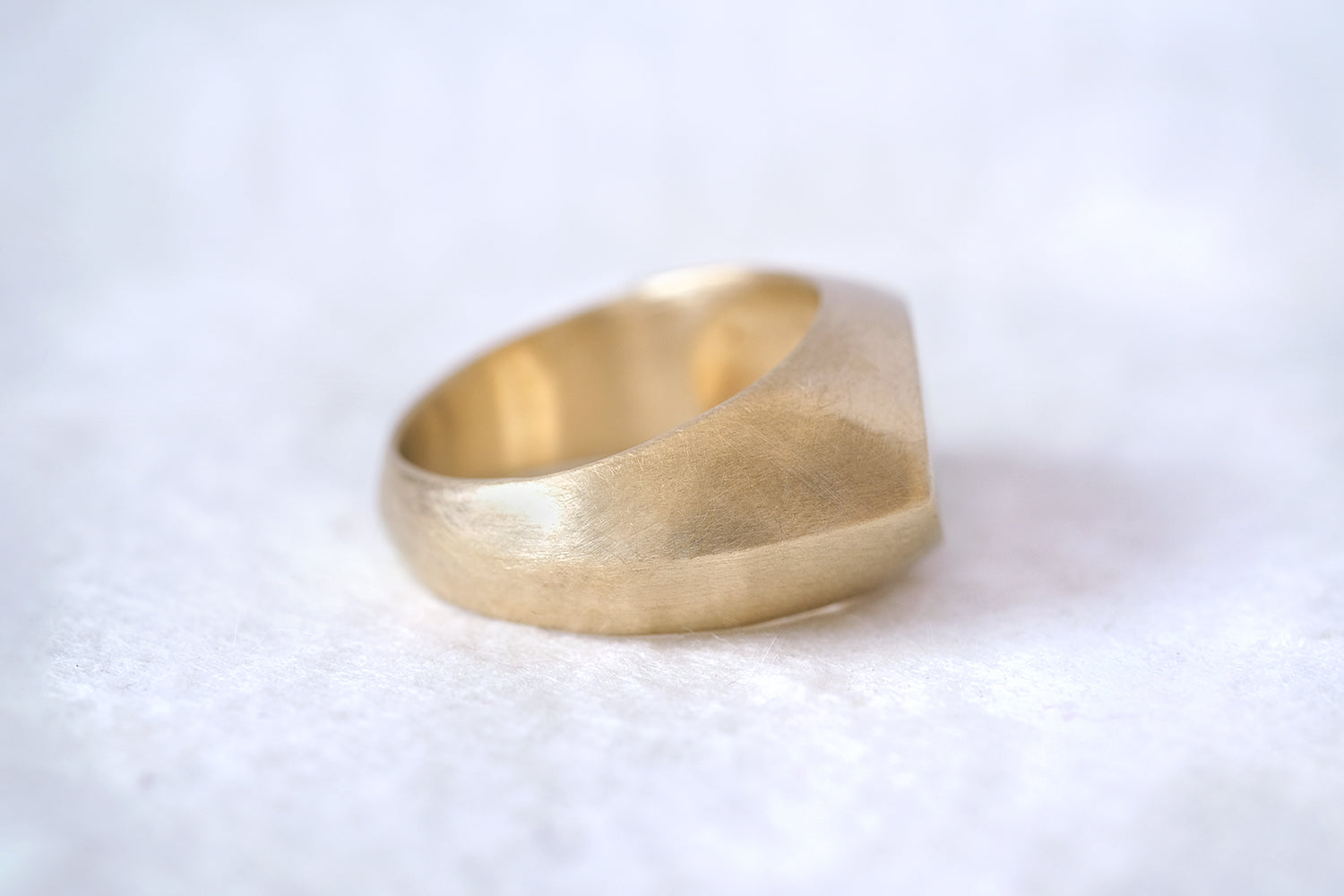 טבעת חותם זהב מרקיז