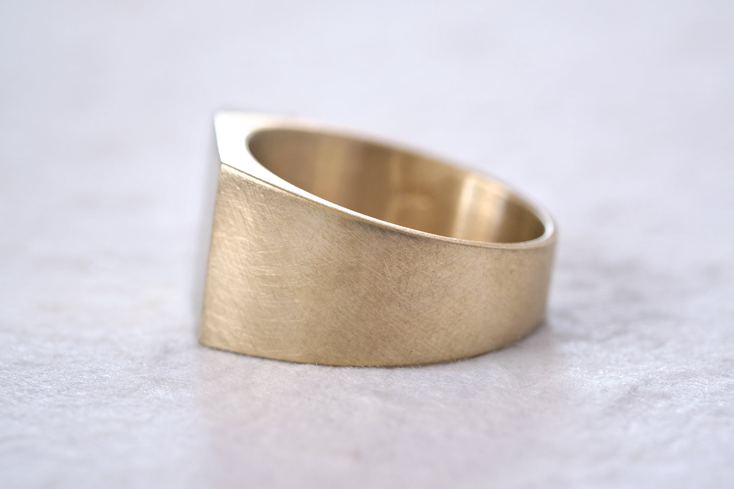 טבעת חותם זהב מרשימה לגבר