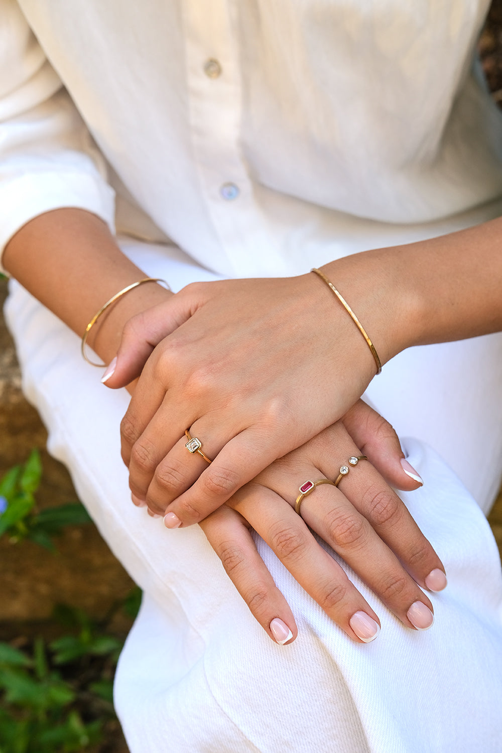טבעת אירוסין זהב פתוחה משובצת בזוג יהלומים